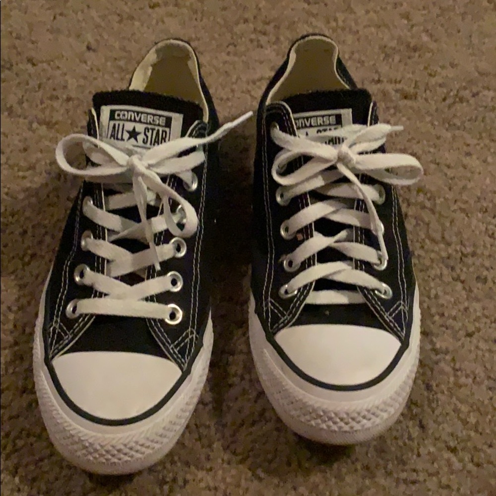Black low top converse